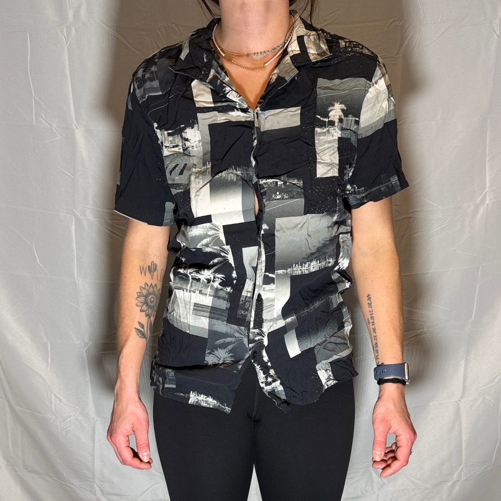 Express Graphic Short-Sleeve Men's Button Up Shirt